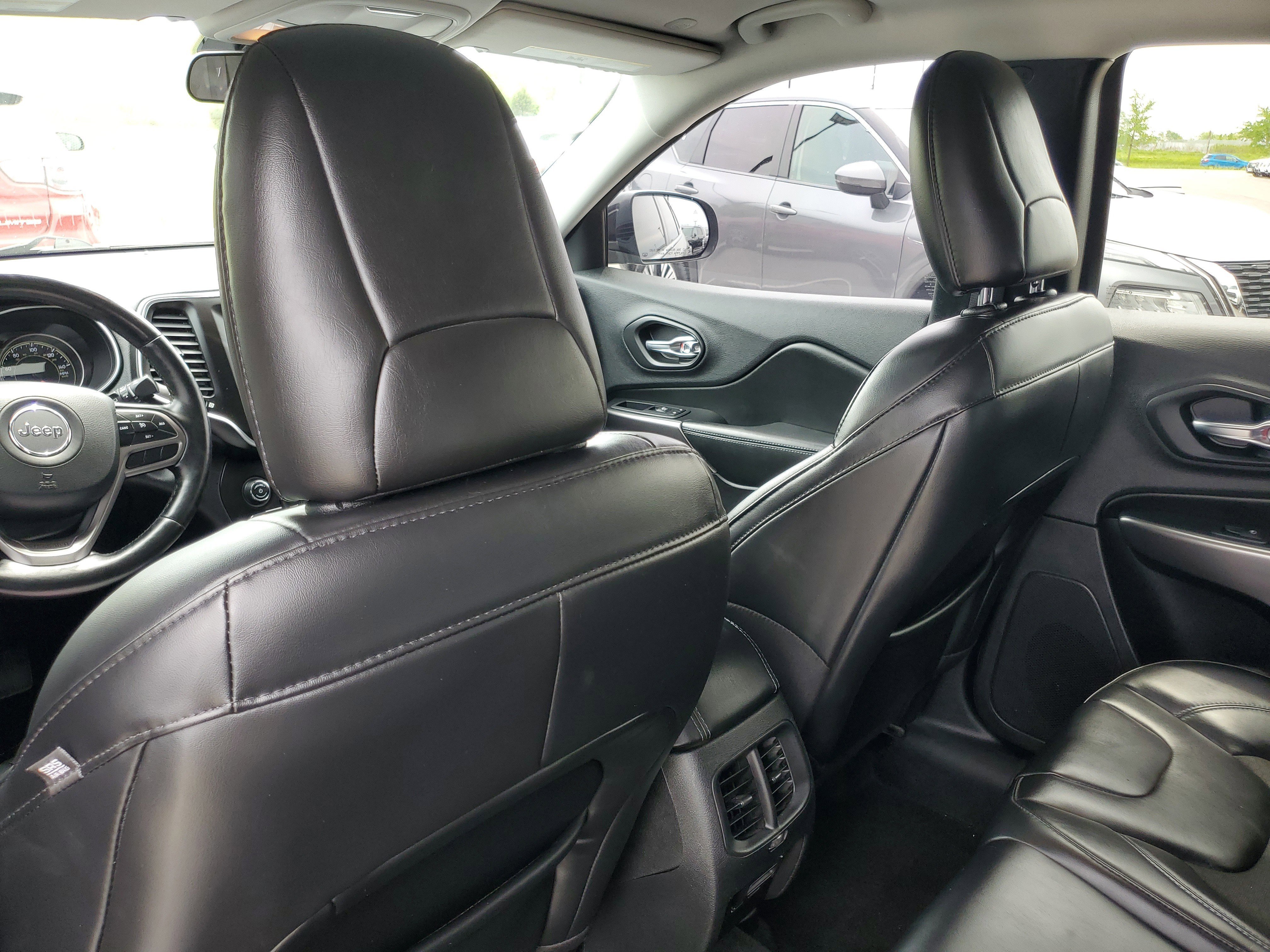Used 2020 Diamond Black Crystal Pearlcoat Jeep Latitude Plus image 10