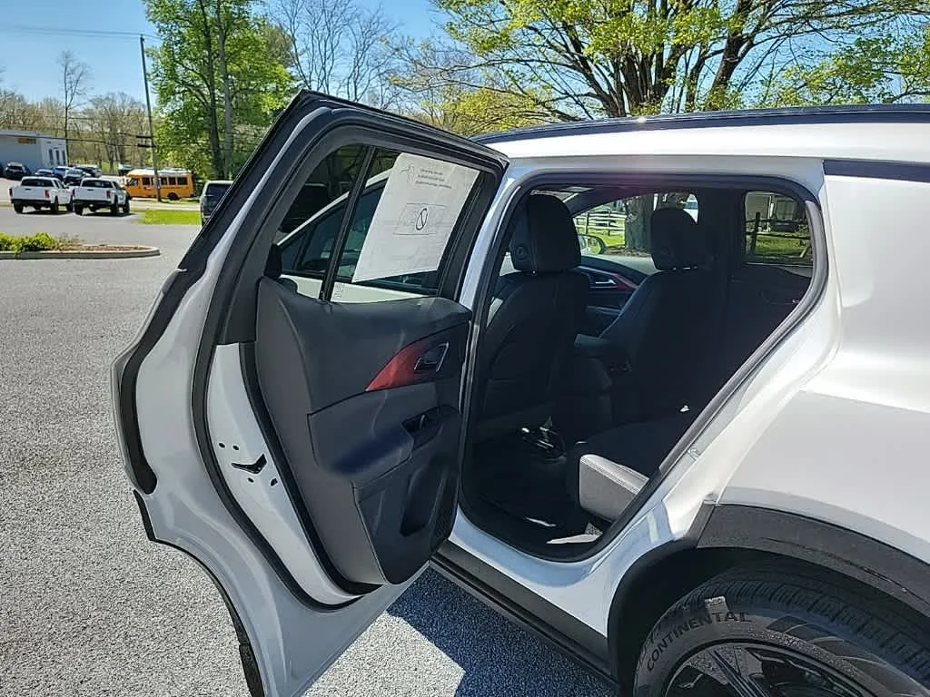 2025 Chevrolet Equinox EV RS - Photo 9
