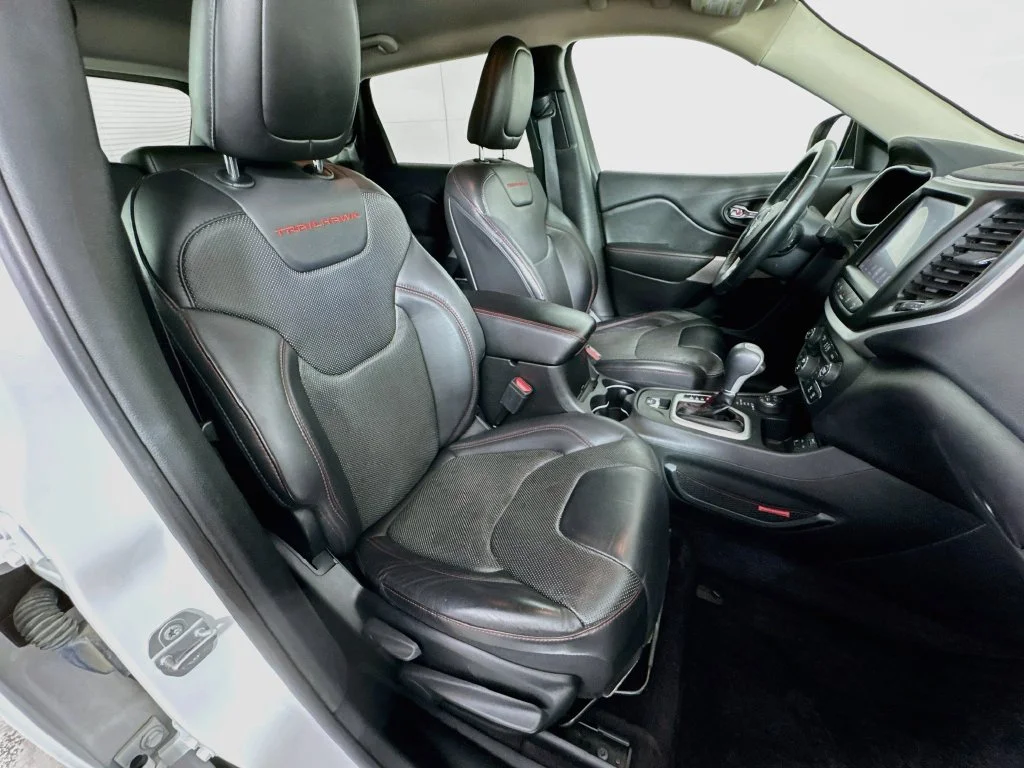 Used 2018 White Jeep Trailhawk image 35