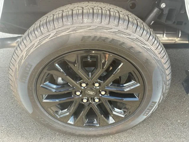 New 2026 Oxford White Ford XLT image 16