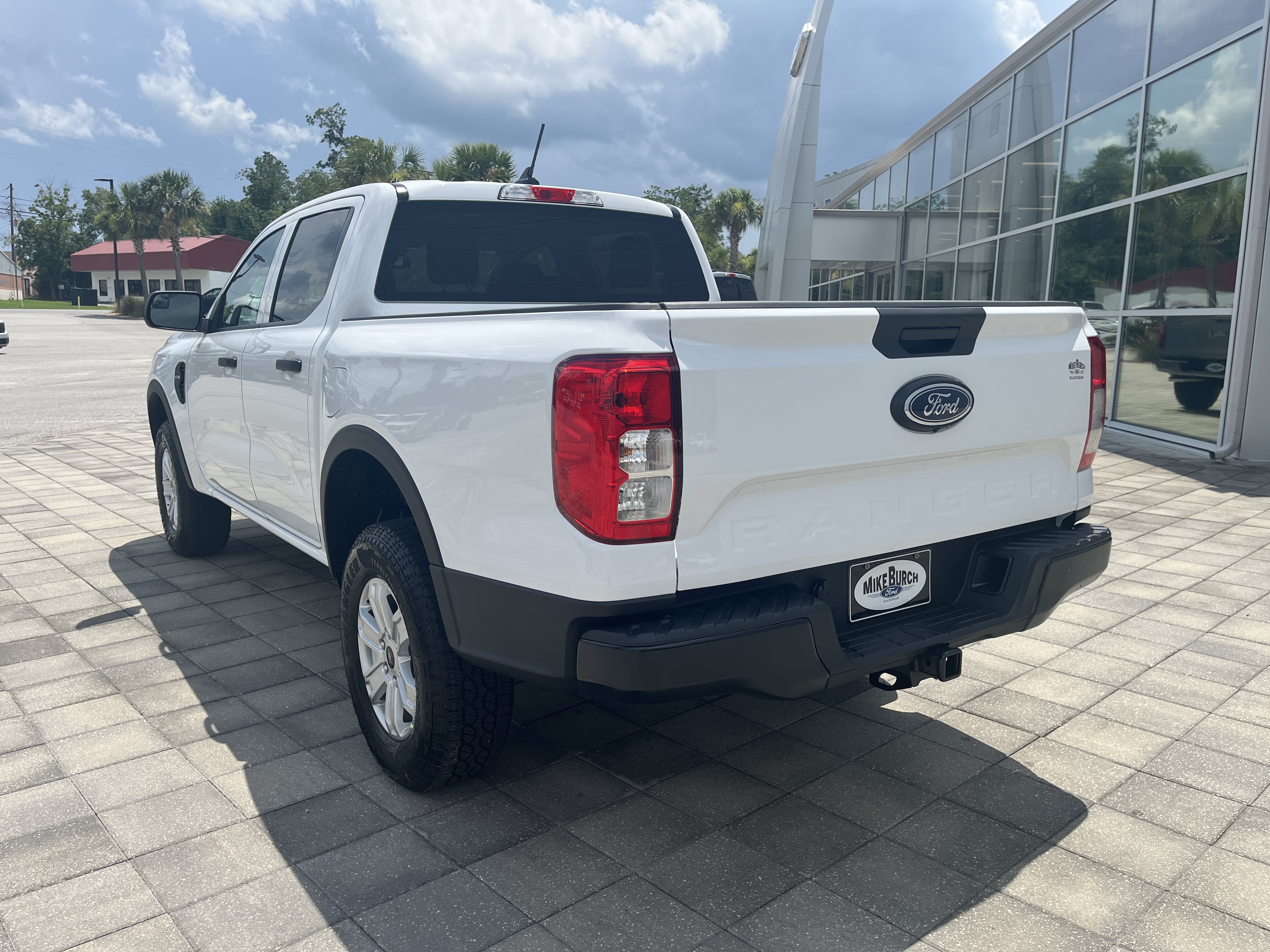 New 2026 Oxford White Ford XL image 4