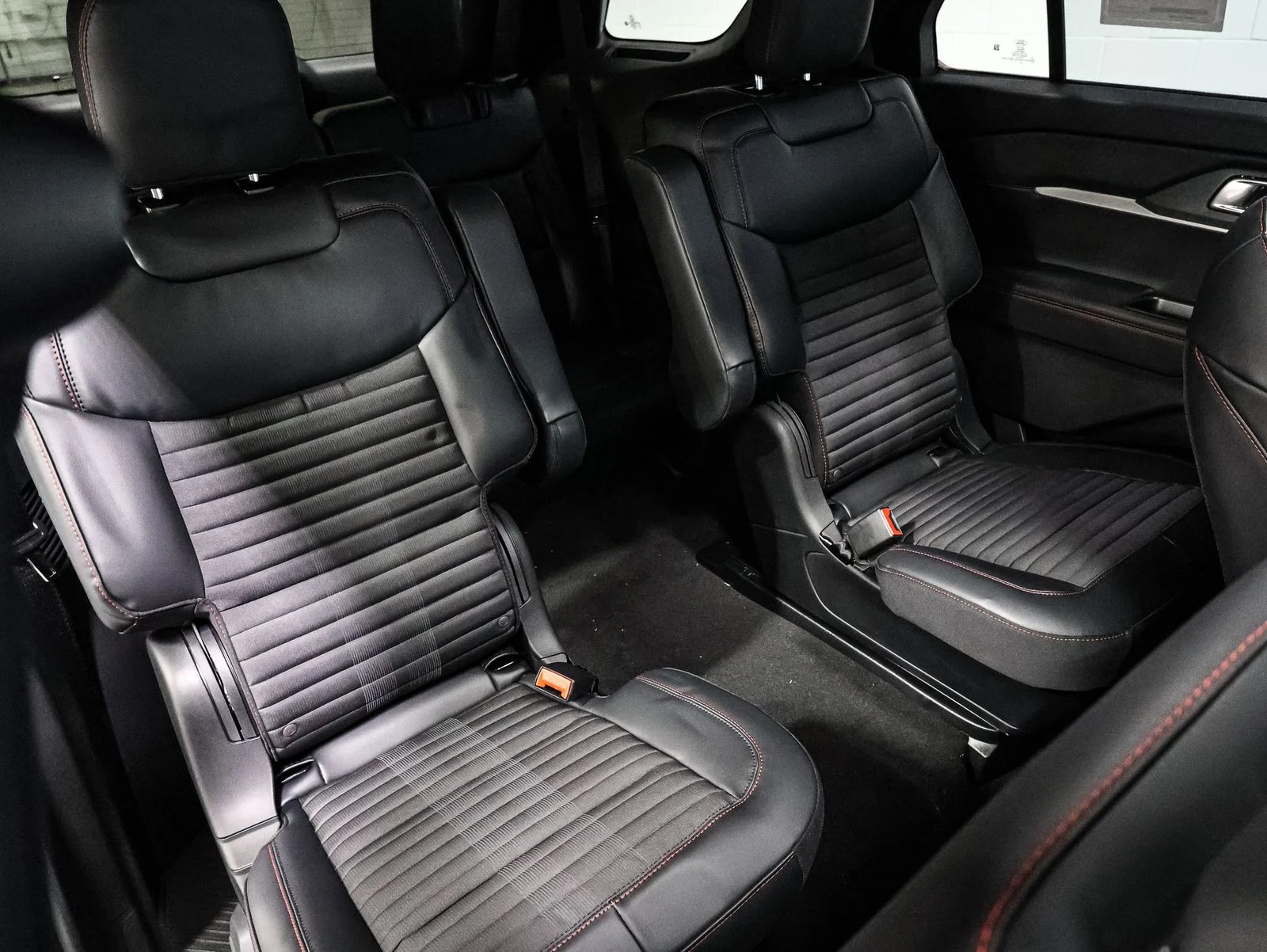 2026 Ford Explorer ST-Line - Photo 24