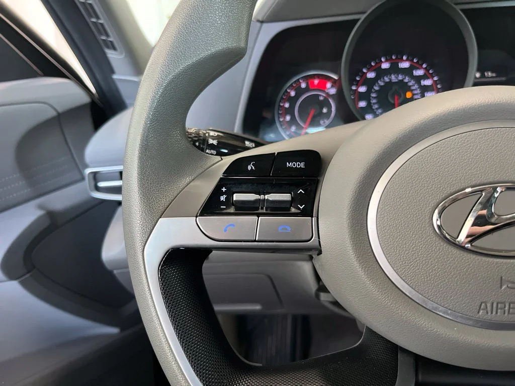 Used 2021 Black Hyundai SEL image 6