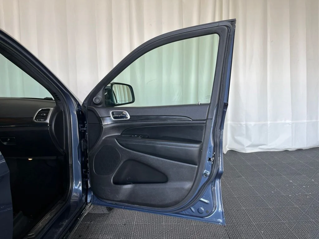 Used 2020 Blue Jeep Limited image 20