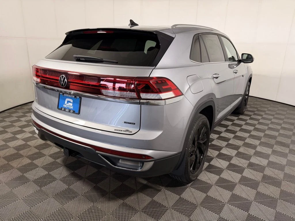 New 2026 Silver Volkswagen 2.0T SE w/Technology image 7