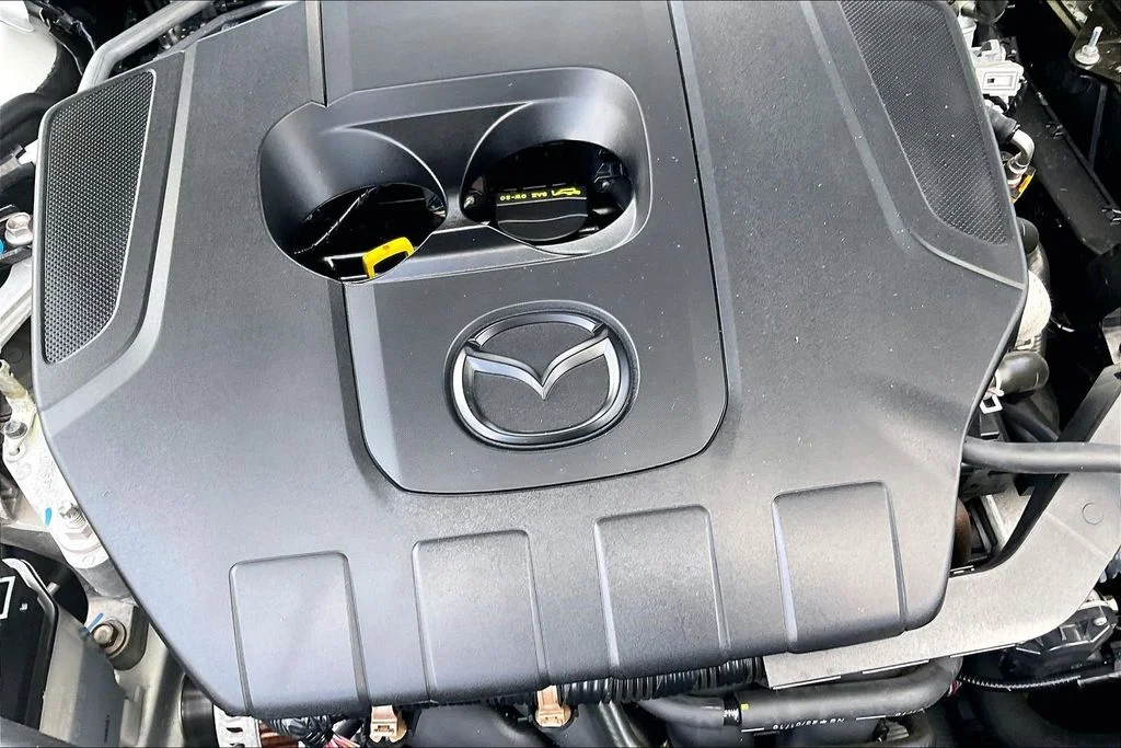 Used 2023 White Mazda 2.5 S image 32