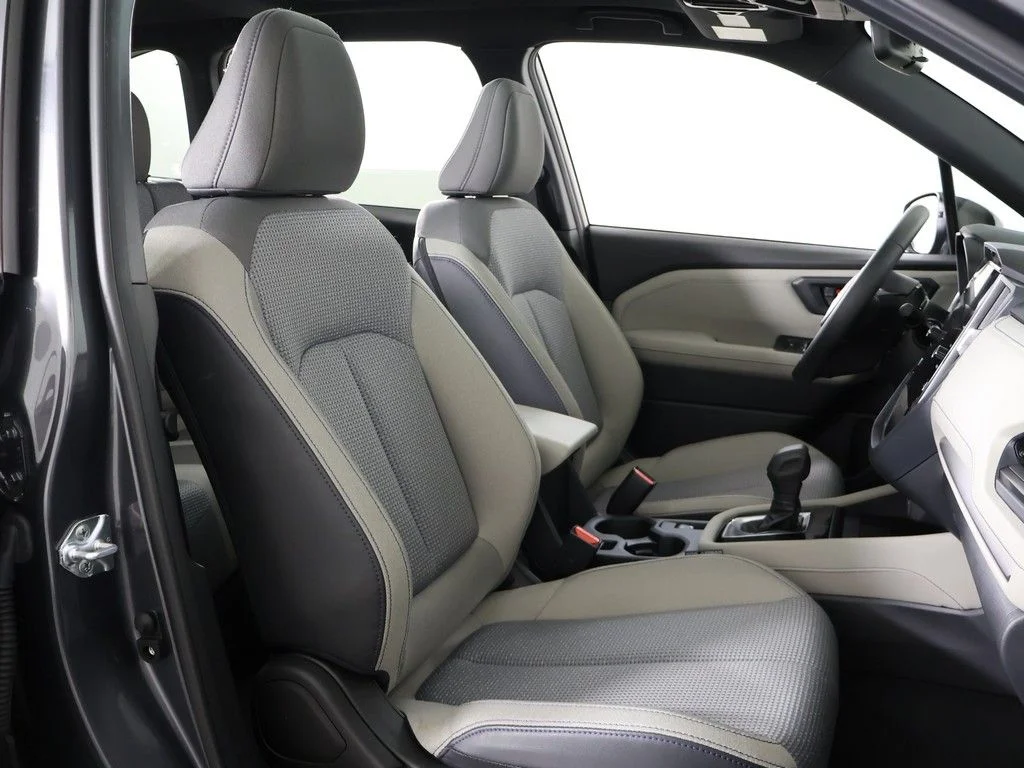 Used 2025 Gray Metallic Subaru Premium image 30