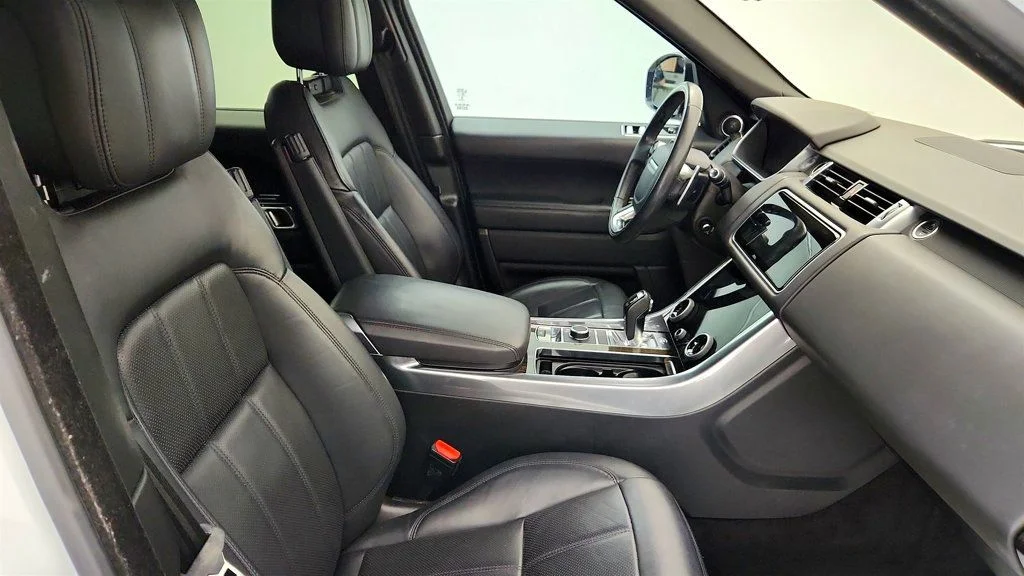 Used 2019 Fuji White Land Rover V8 Supercharged Dynamic w/ Drive Pro Pack & Meridian Audio image 27