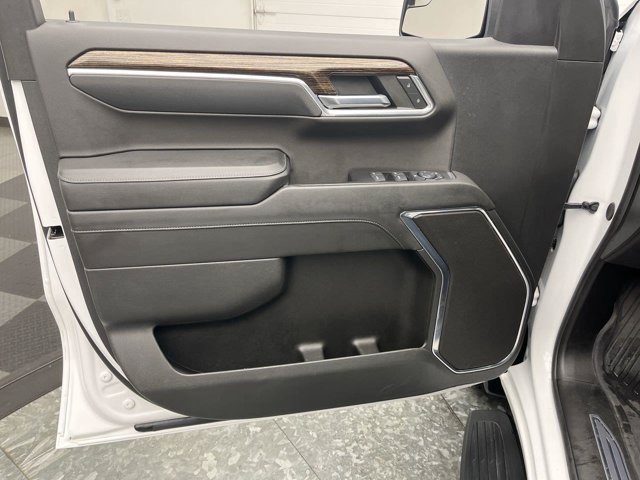 Used 2024 Summit White GMC Elevation image 8