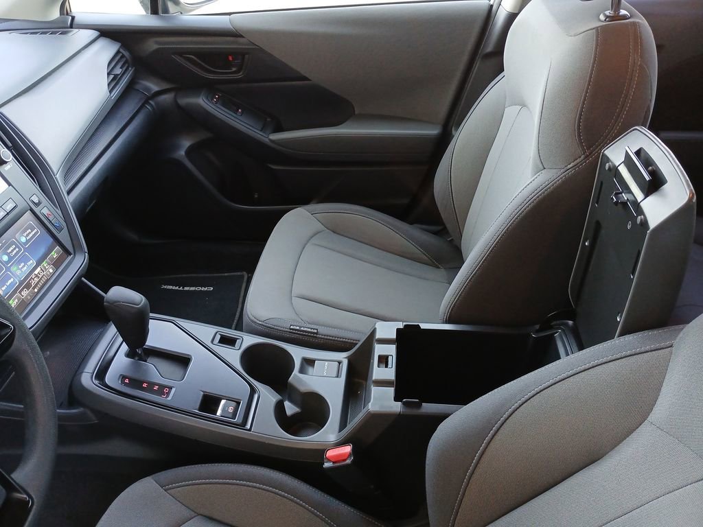 Used 2024 White Subaru  image 23