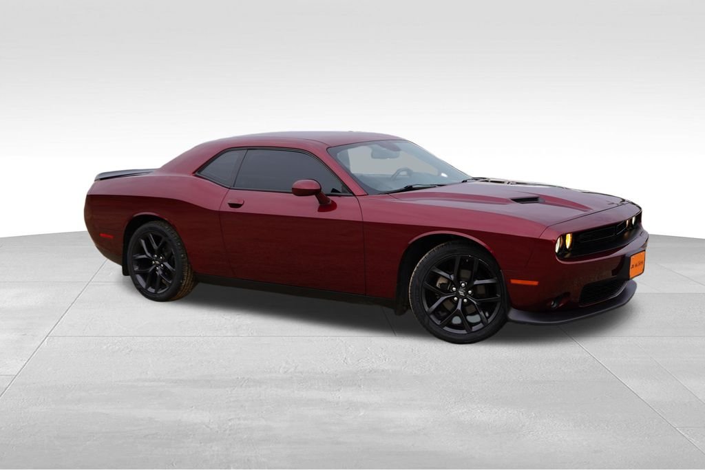 Used 2022 Red Dodge SXT image 2