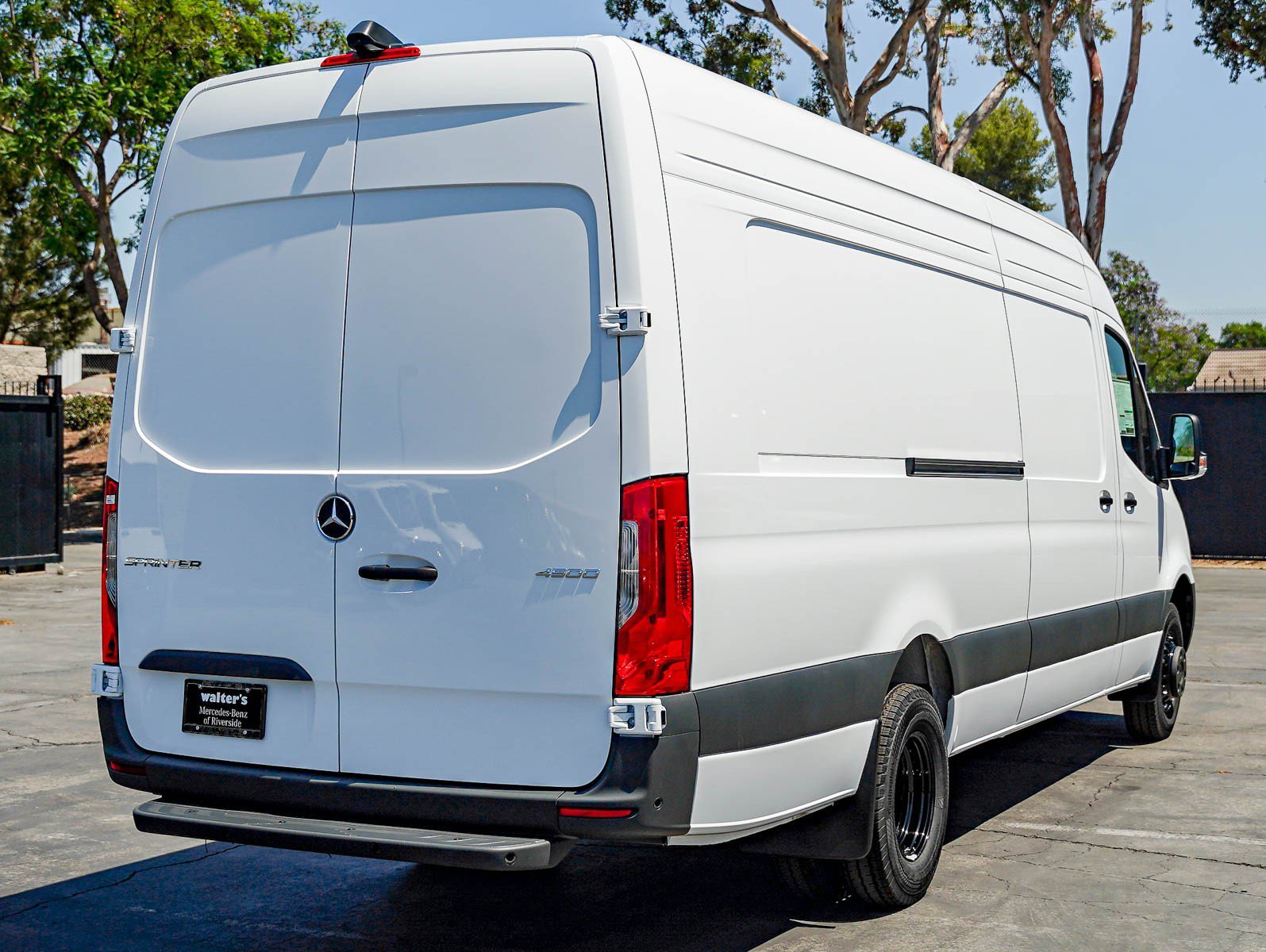 New 2026 Arctic White Mercedes-Benz 4500 High Roof I4 Diesel HO 170 Extended RWD image 4