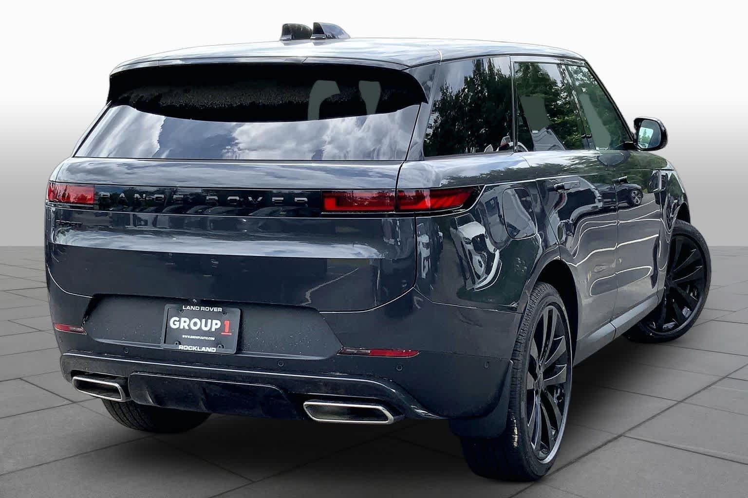 New 2026 Carpathian Grey Land Rover SE image 3