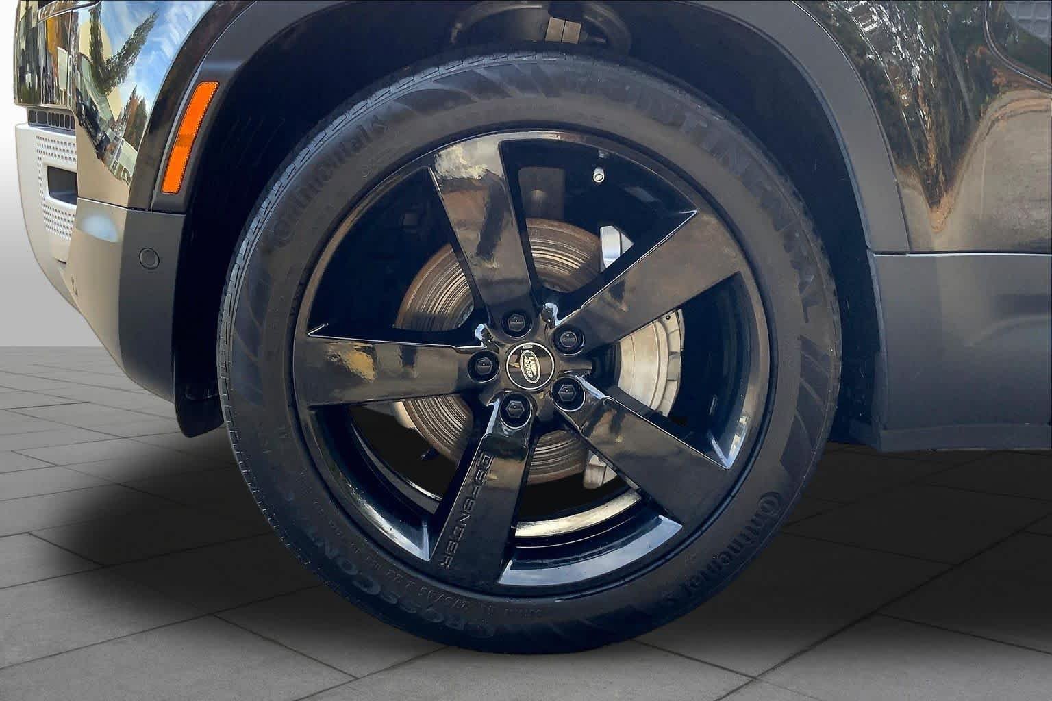 Used 2024 black Land Rover S image 10