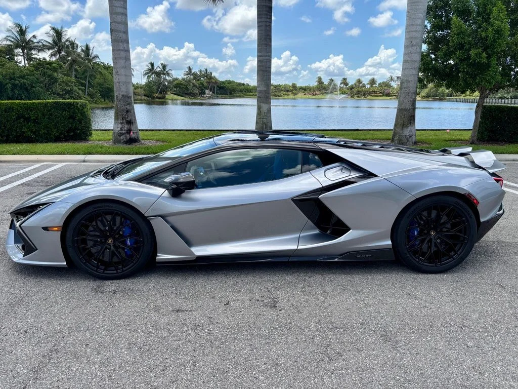 New 2026 Grigio Lamborghini Base image 4