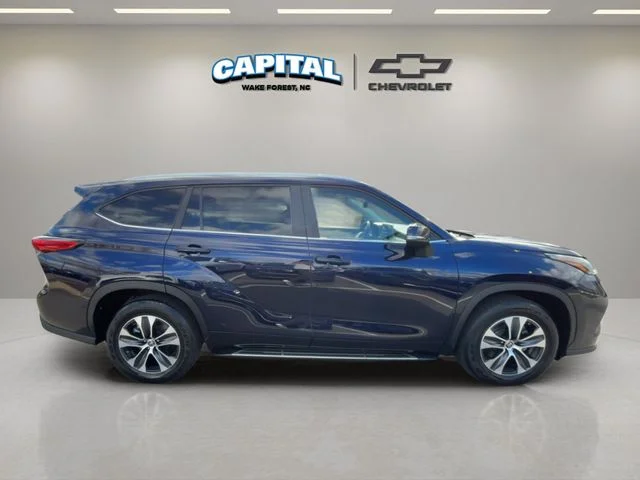 Used 2023  Toyota XLE image 6