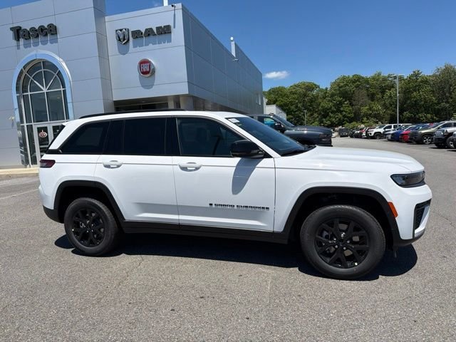 New 2026 Bright White Clear-Coat Exterior Paint Jeep Altitude image 2