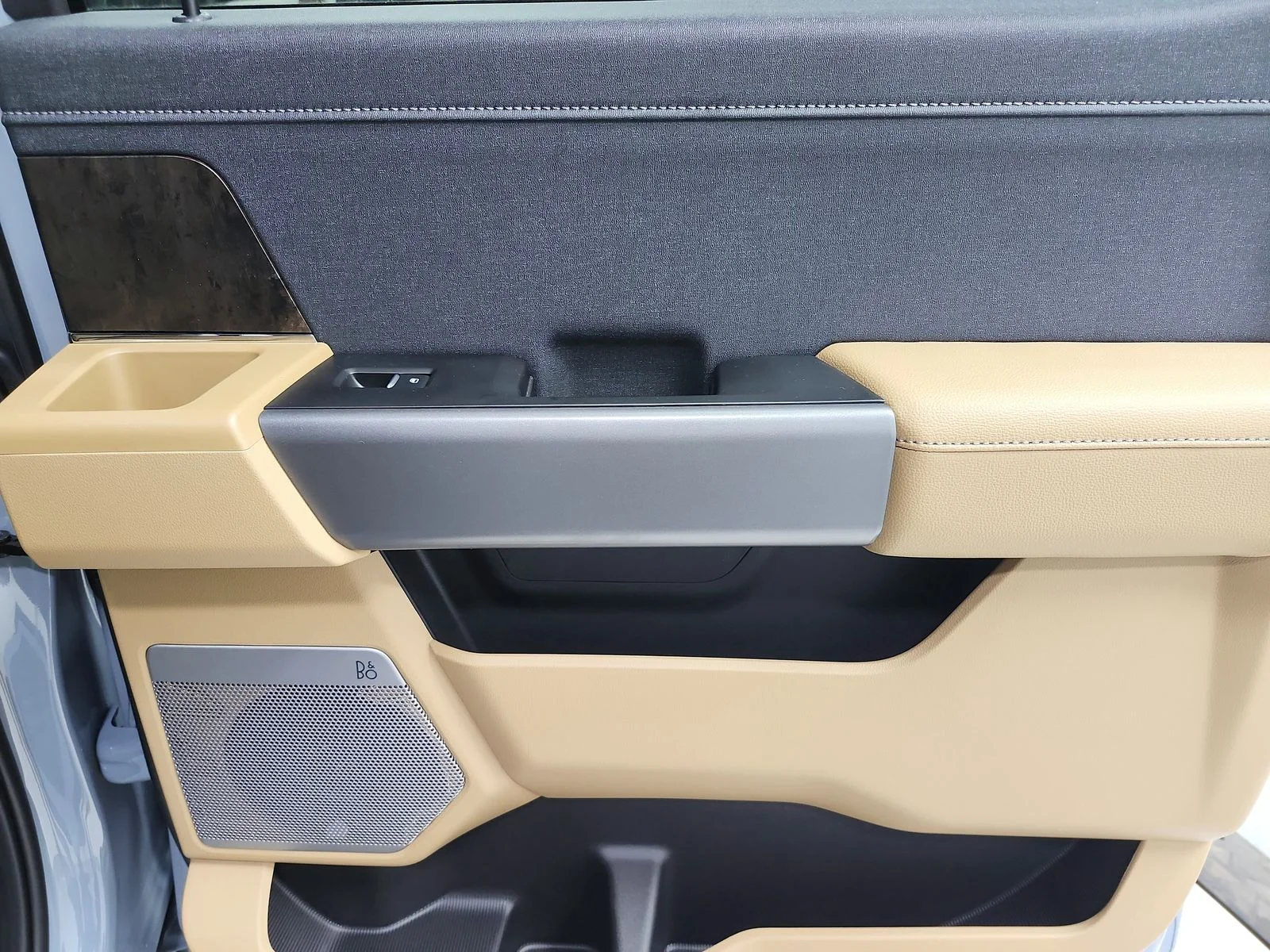 New 2026 Glacier Gray Metallic Tri-Coat Ford F-250® Lariat® image 51