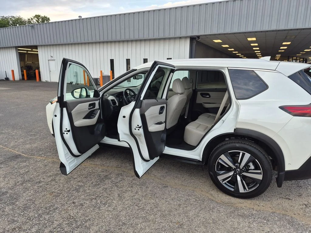 Used 2023 White Nissan SL image 15