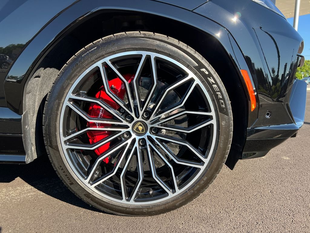 Used 2025 Black Lamborghini SE image 33