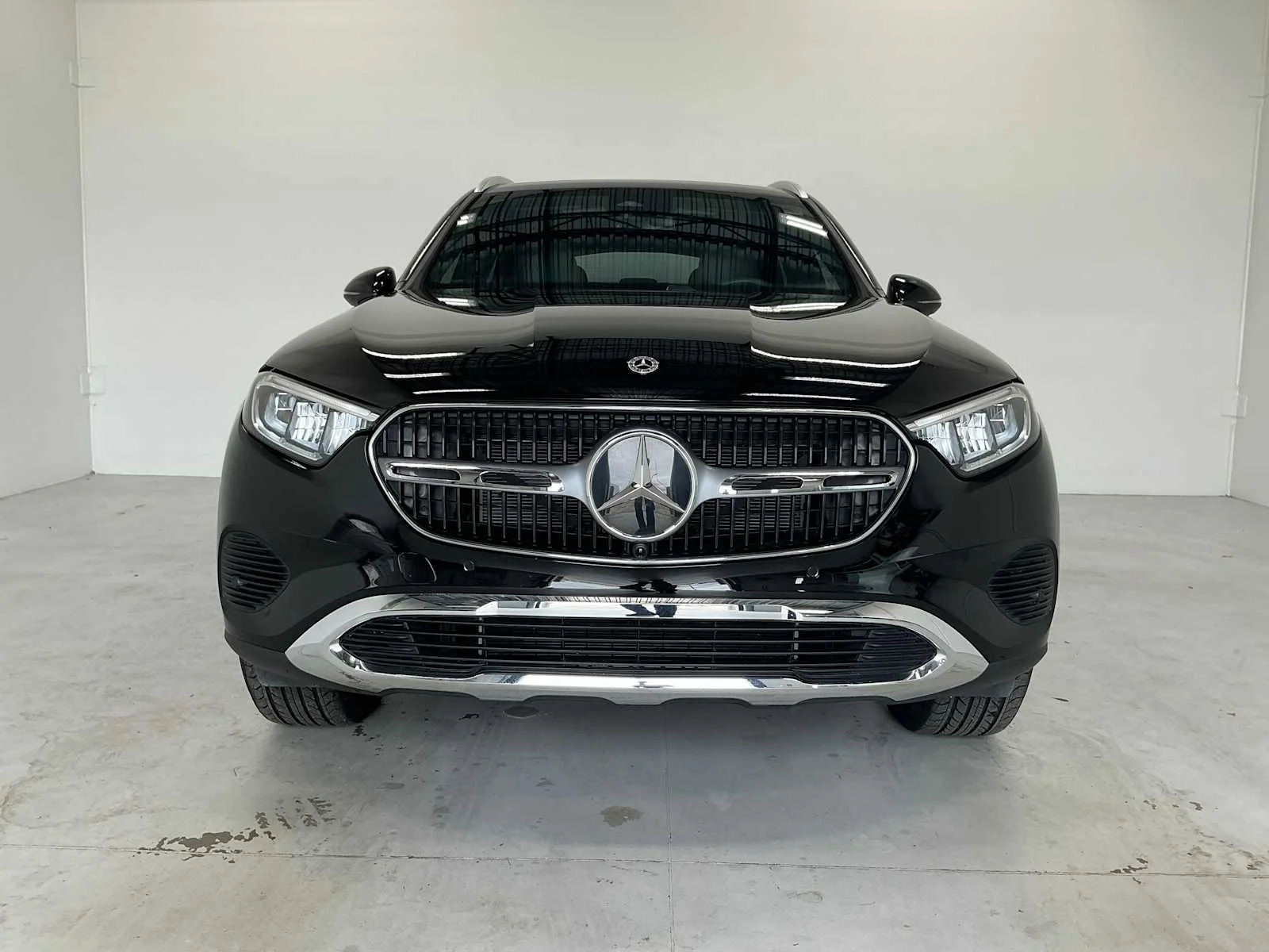 Certified Used 2026 Obsidian Black Metallic Mercedes-Benz GLC 300 image 2