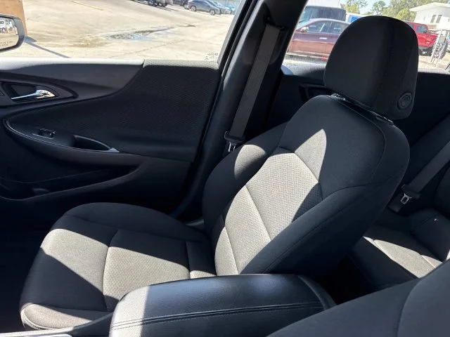 Used 2025 White Chevrolet LT image 37