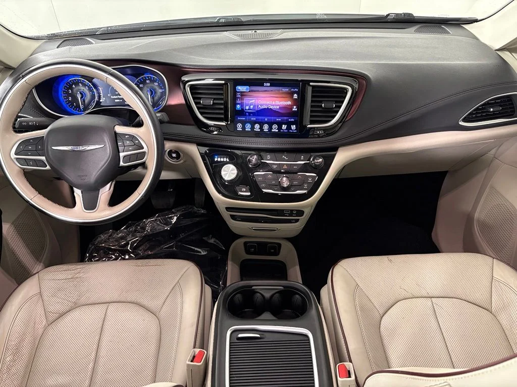 Used 2017 White Chrysler Limited image 32