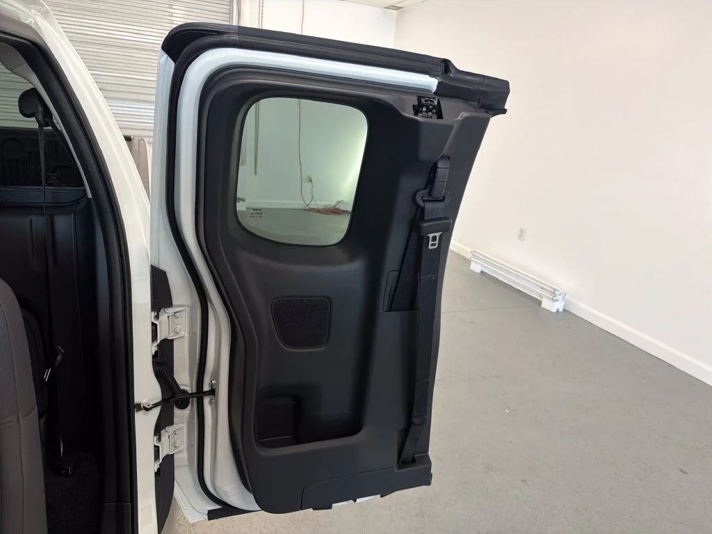 New 2027 Glacier White Nissan King Cab® S image 8