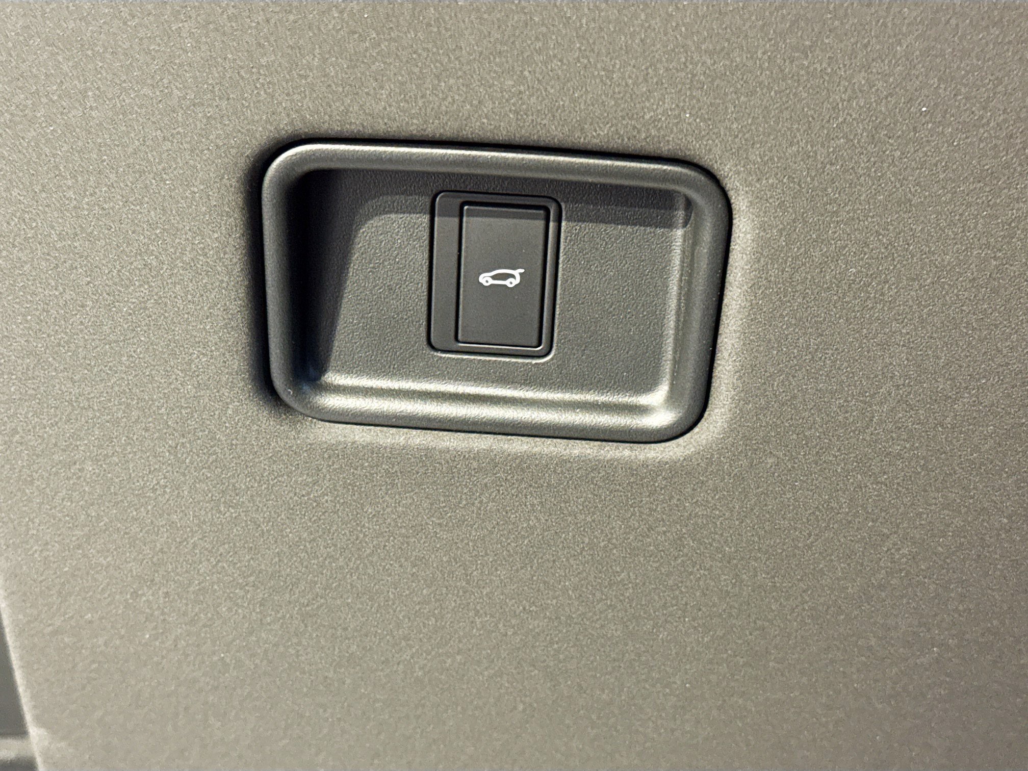 New 2026 Ostuni Pearl White LAND ROVER Dynamic SE image 37