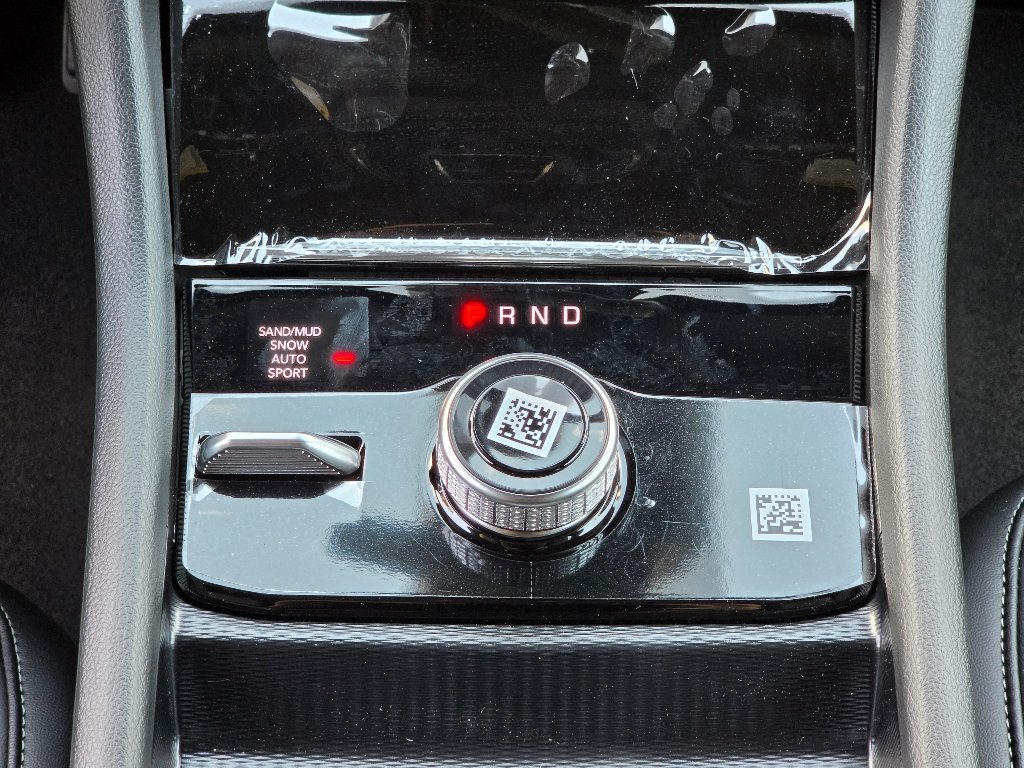 New 2026 Diamond Black Crystal Pearl-Coat Exterior Paint Jeep Altitude image 11