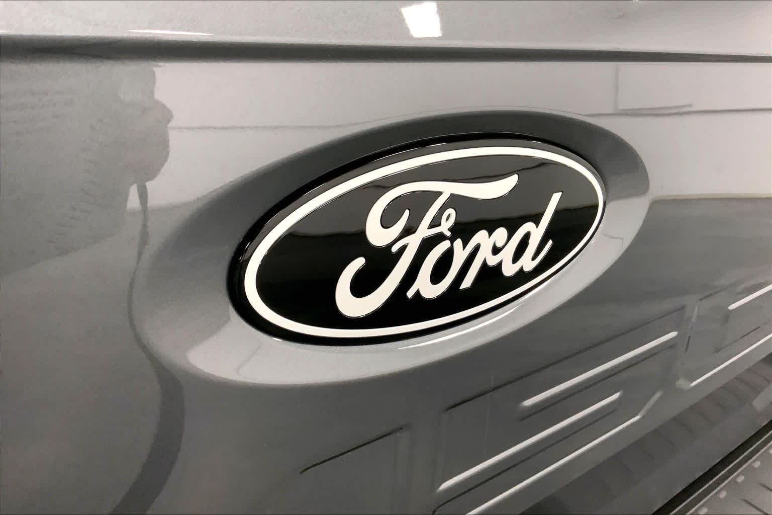 New 2026 Carbonized Gray Metallic Ford XLT image 12