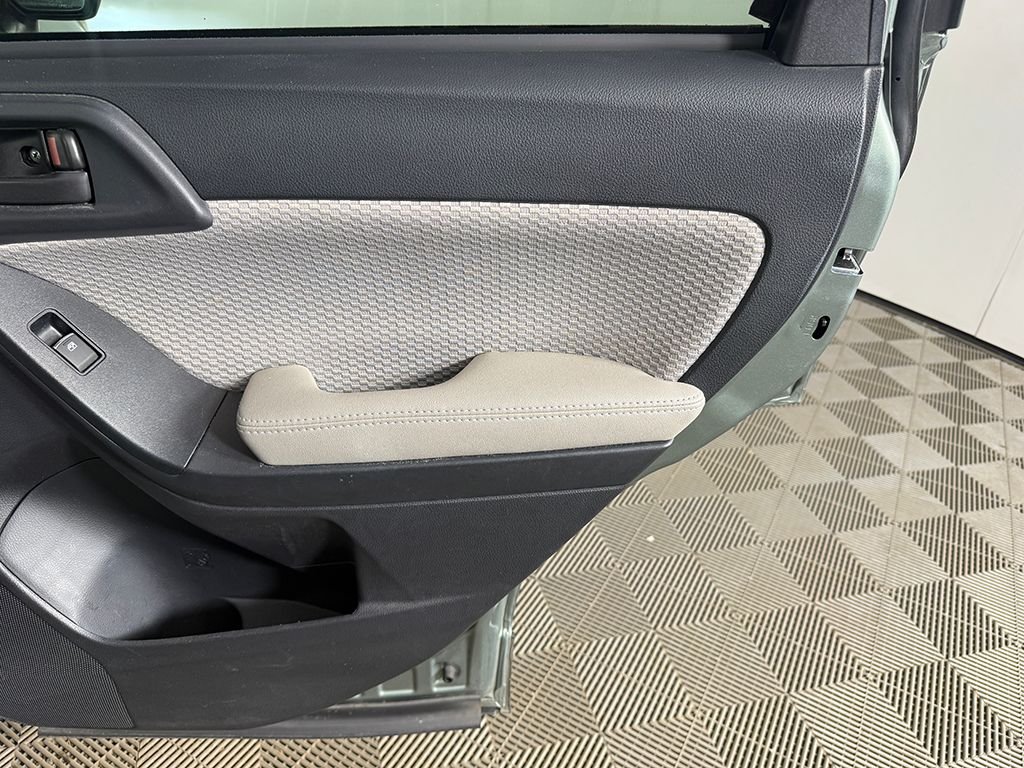 Used 2018 Green Subaru 2.5i Premium image 22