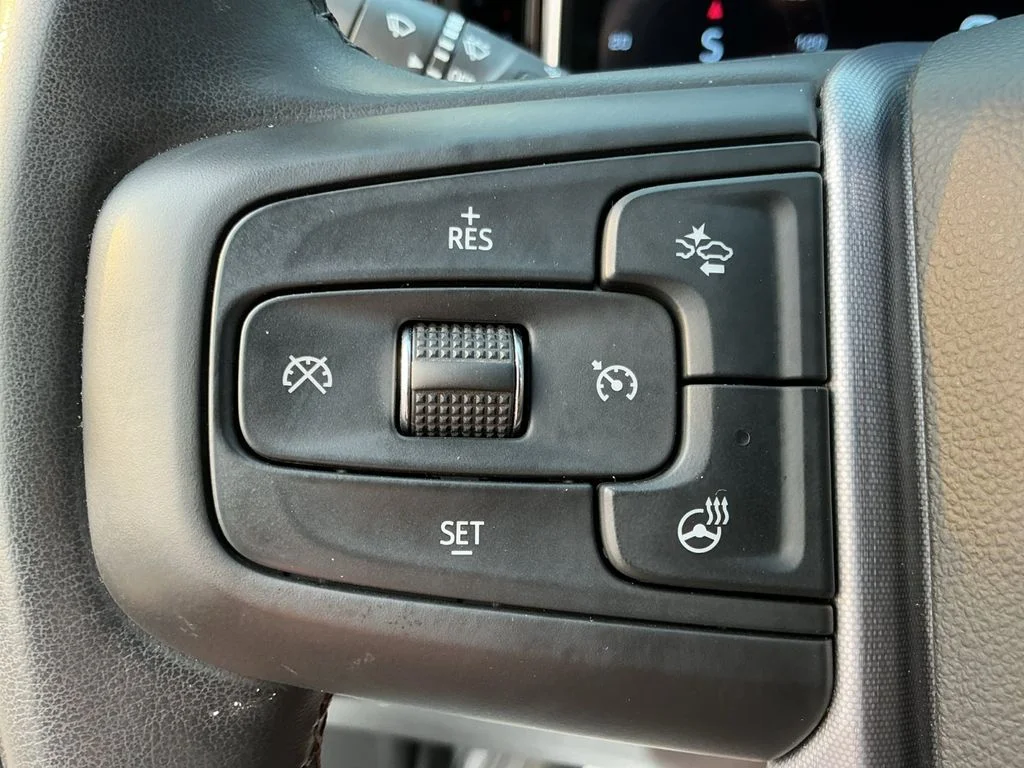 Used 2025 White GMC SLE image 20
