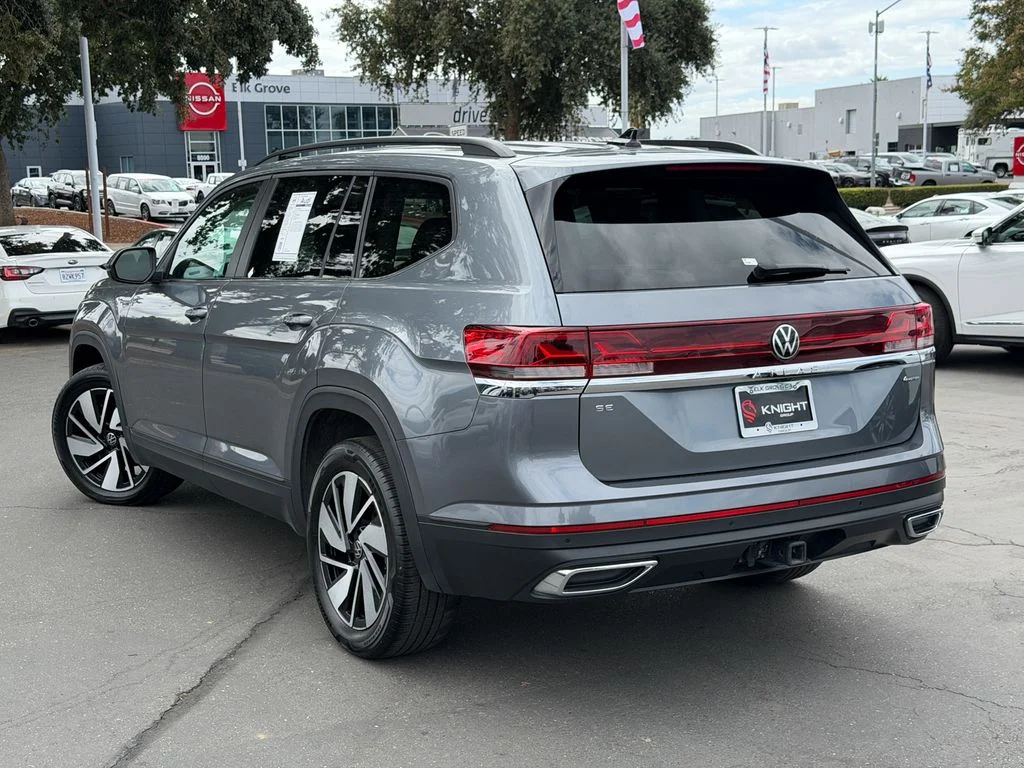 Used 2025  Volkswagen 2.0T SE w/Technology image 11