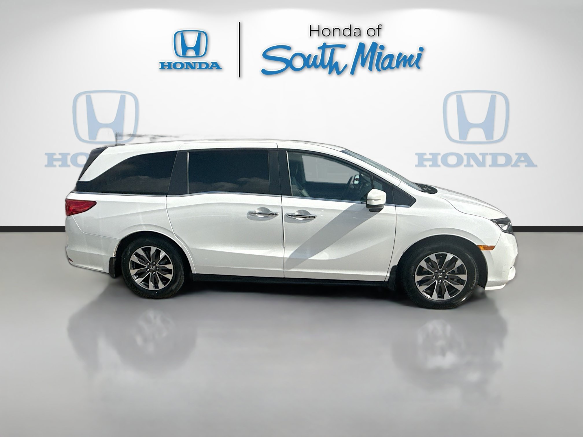 Certified Used 2024 Platinum White Pearl Honda EX-L image 8