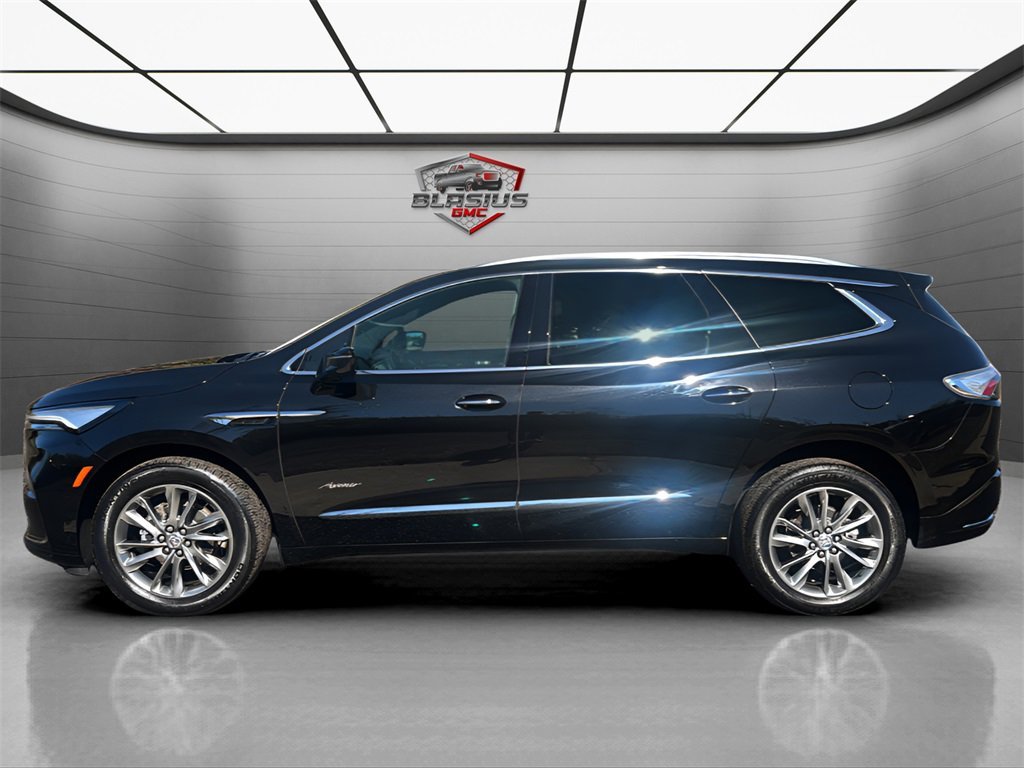 2024 Buick Enclave Avenir photo 2