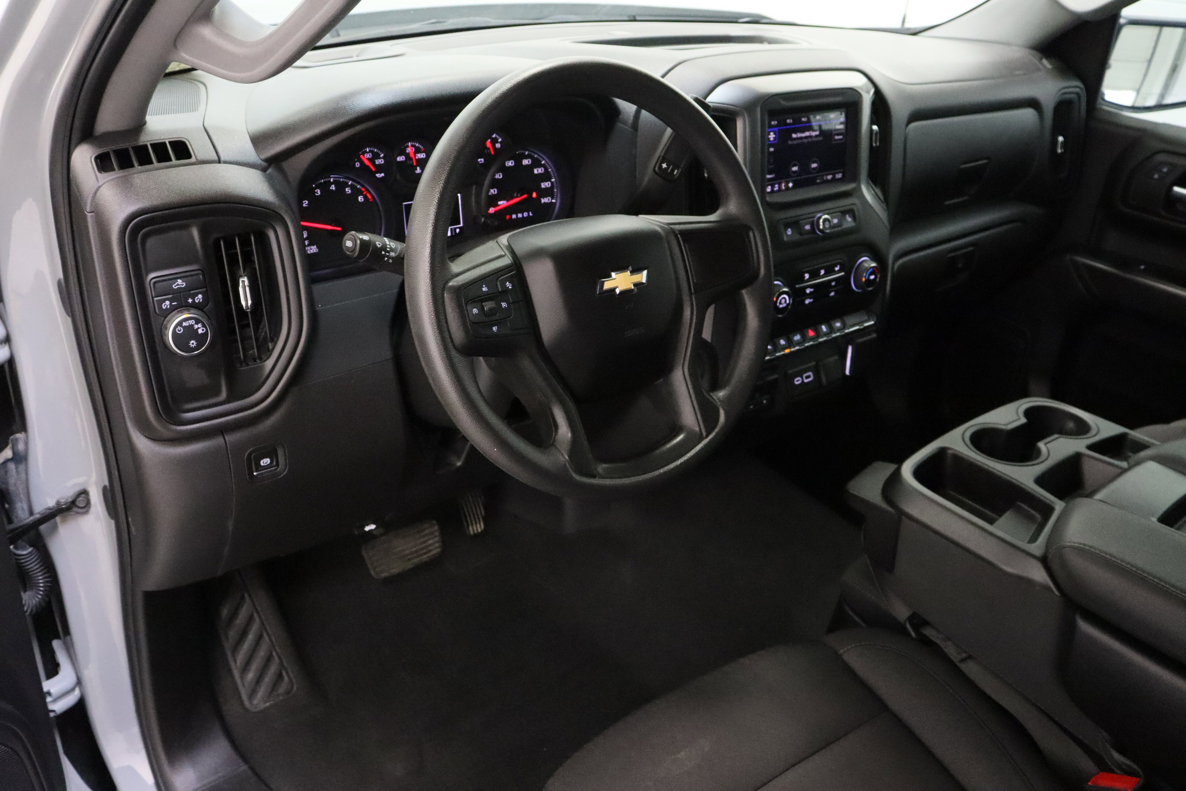 Used 2024 Slate Gray Metallic Chevrolet Custom 2.7T image 13
