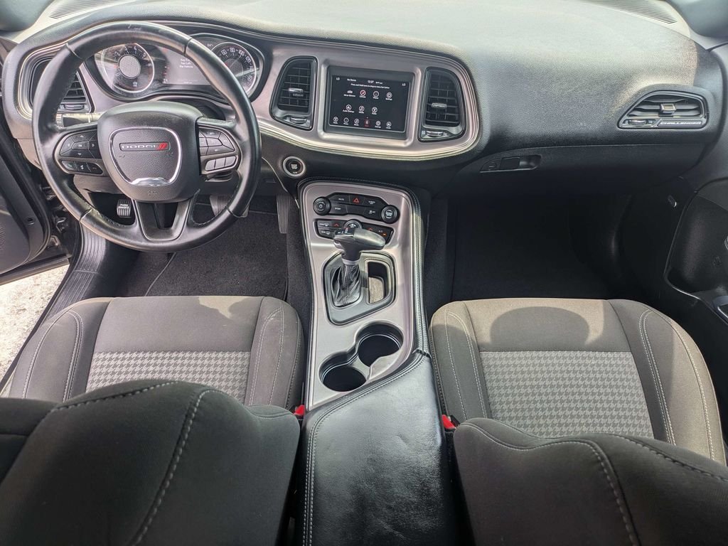 Used 2023 Black Dodge SXT image 18