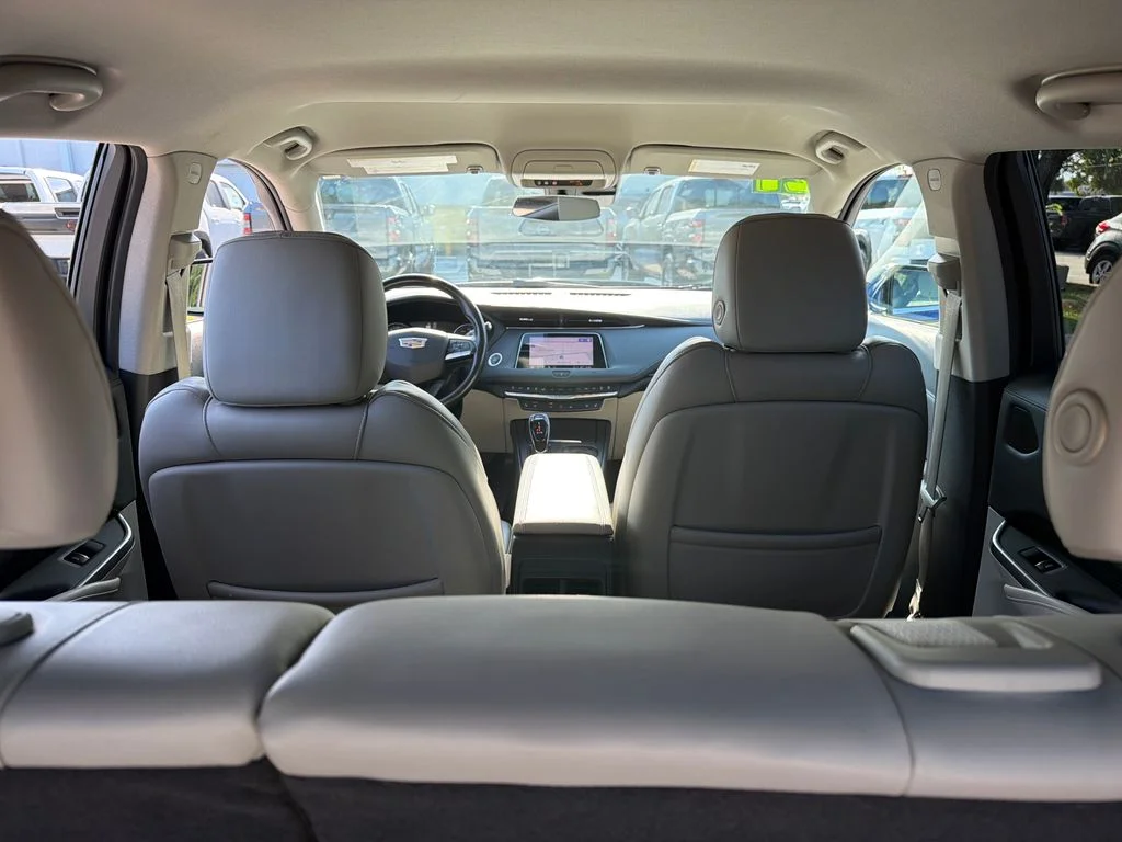 Used 2021  Cadillac Premium Luxury image 36