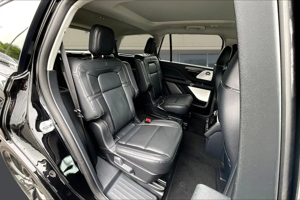 New 2026 Infinite Black Metallic Clearcoat Lincoln Reserve® image 9