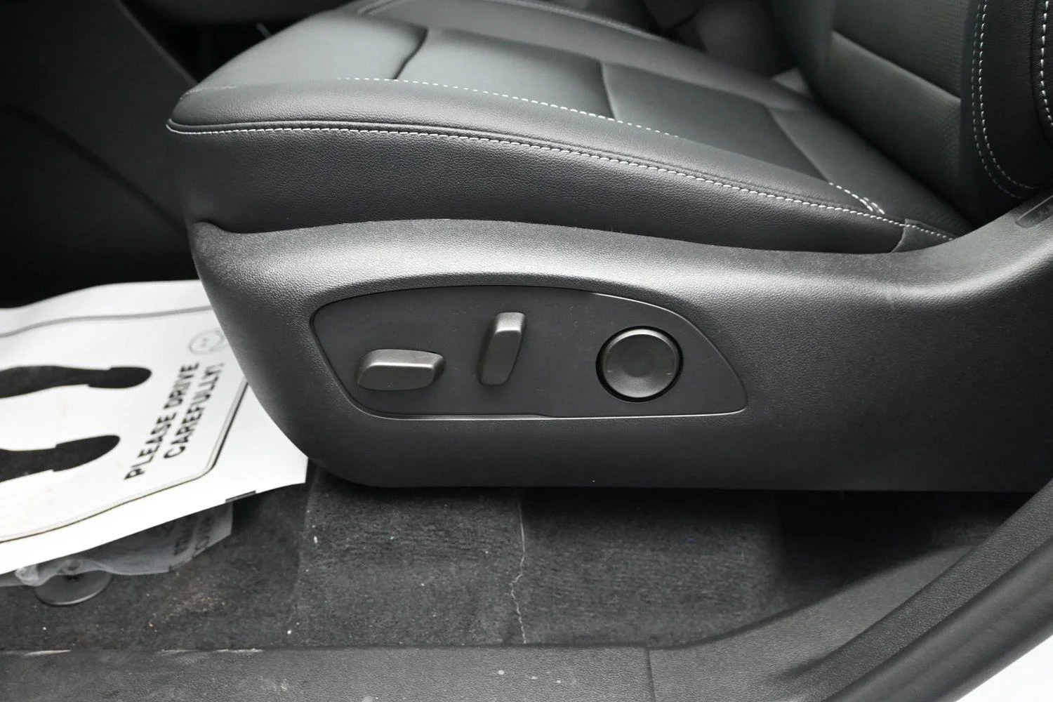 2027 Chevrolet Traverse LT - Photo 20