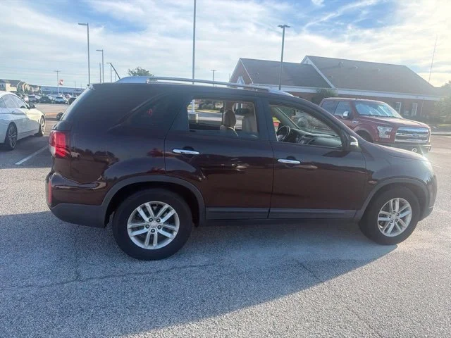 Used 2014 Red Kia LX image 9
