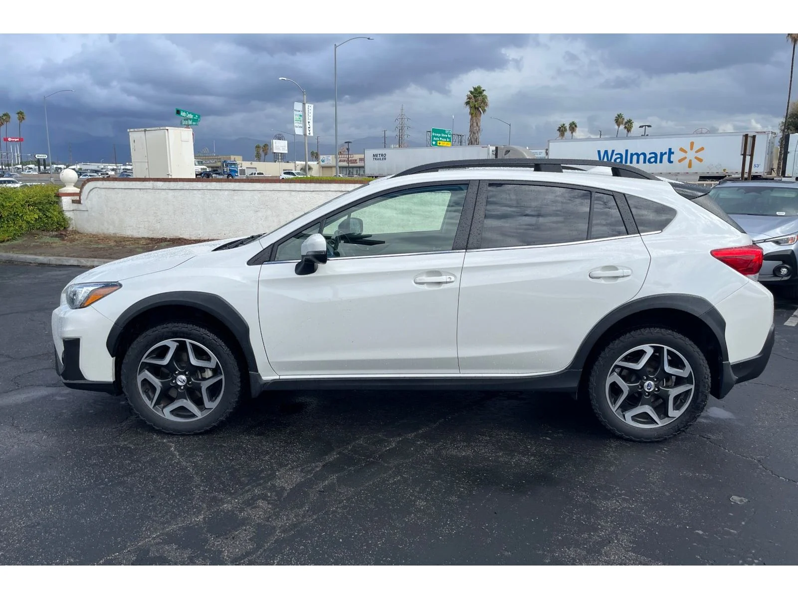 Used 2018 Crystal White Pearl Subaru Limited image 2