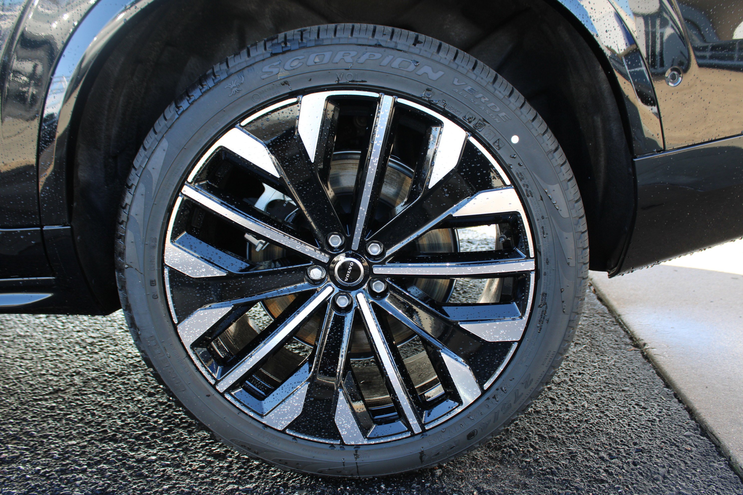 New 2026 Onyx Black Metallic Volvo Plus image 73