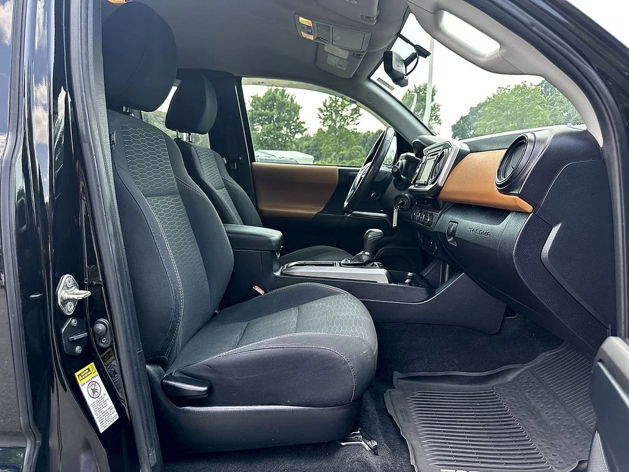 Used 2017 Black Toyota SR5 image 28