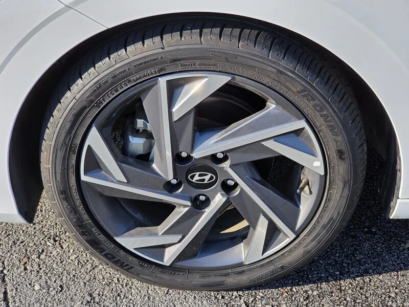 Used 2025 White HYUNDAI LIMITED image 19