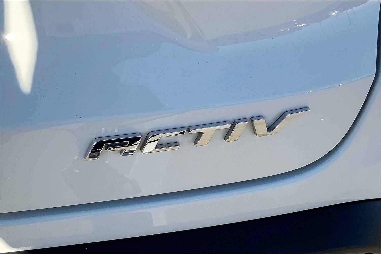 Used 2025 Summit White Chevrolet ACTIV image 10