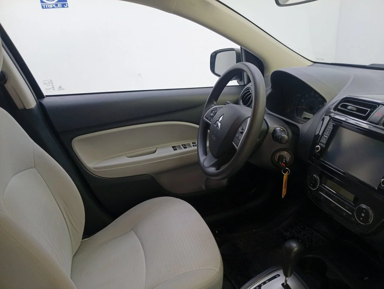 Used 2024 Graphite Gray Mitsubishi ES image 17