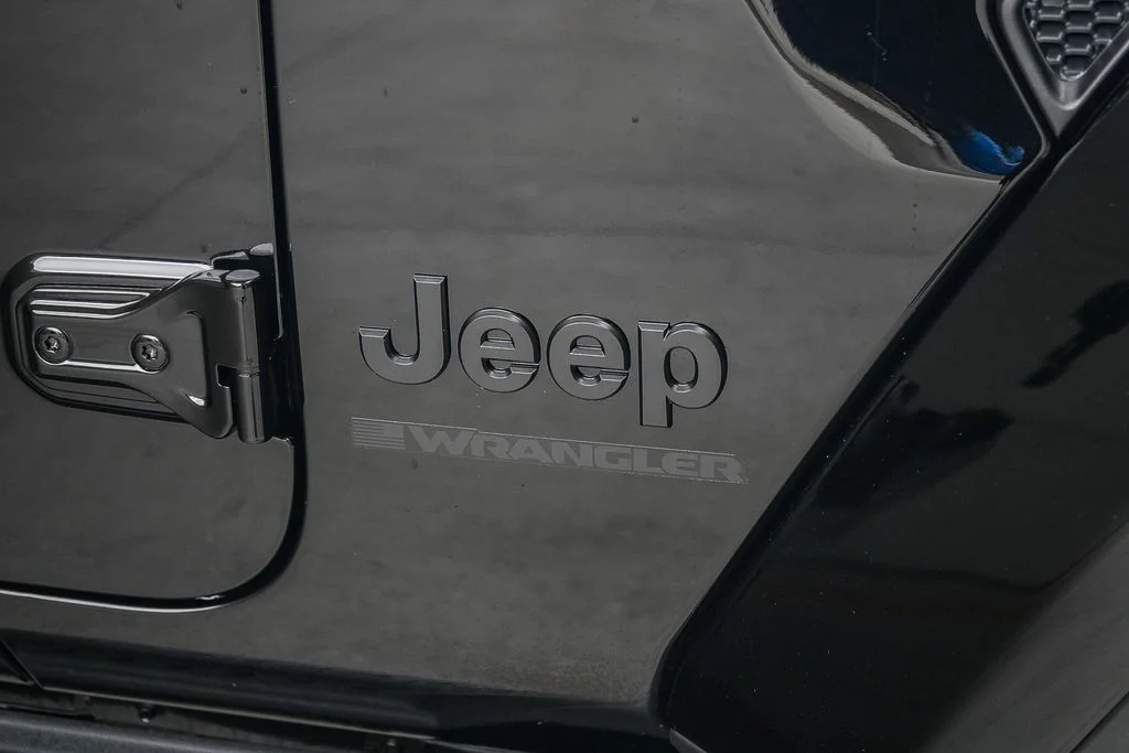 New 2026 Black Clear-Coat Exterior Paint Jeep Sahara image 9