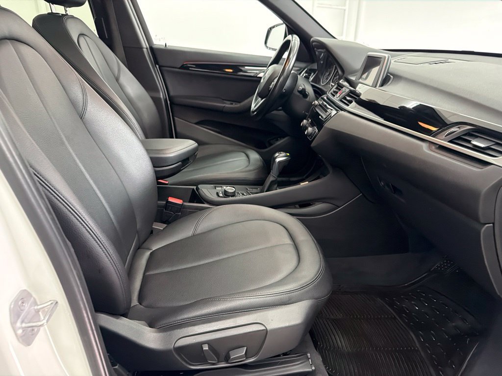 Used 2017 White BMW sDrive28i image 30
